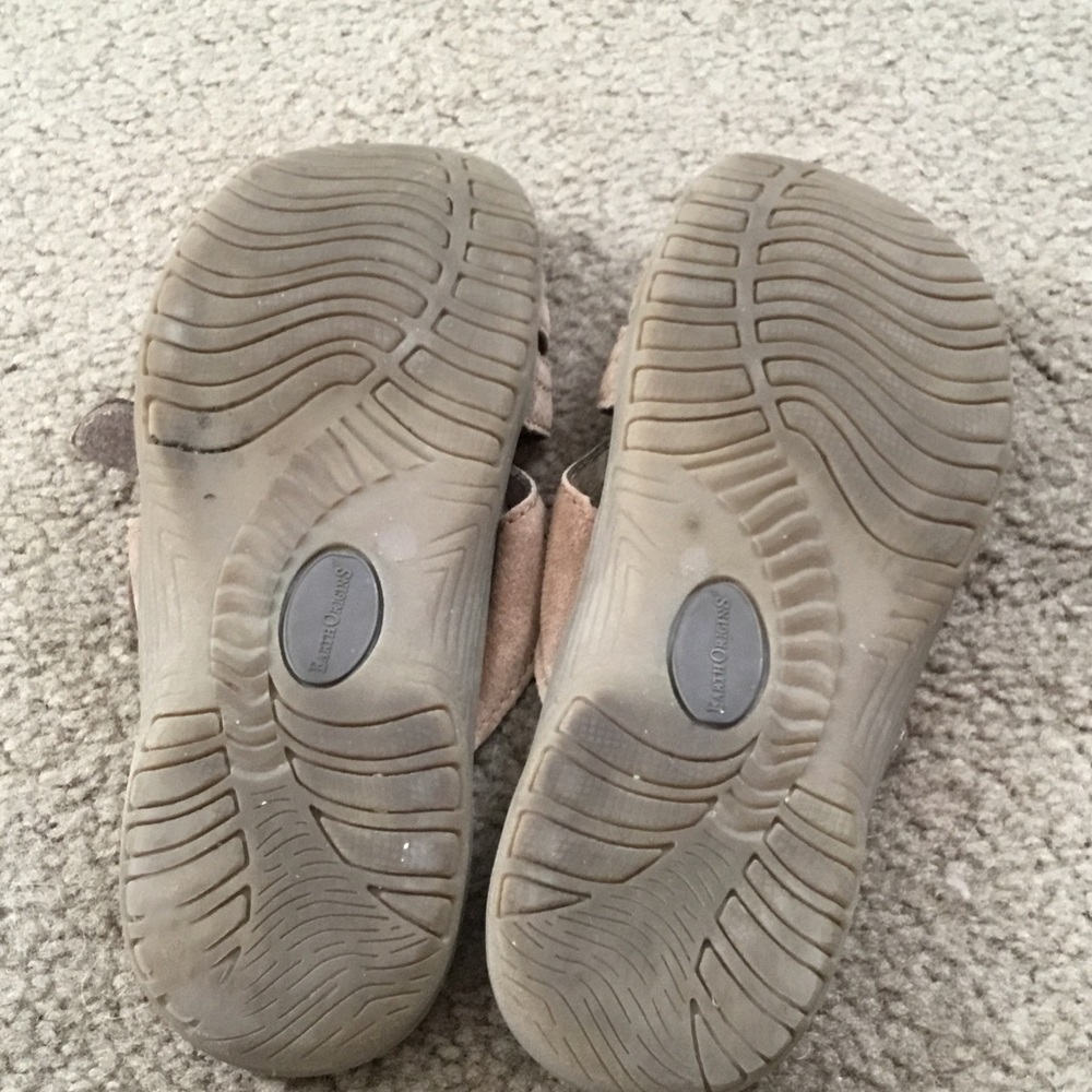 Earth Origins Women's Beige Sandals - Picture 5 of 5